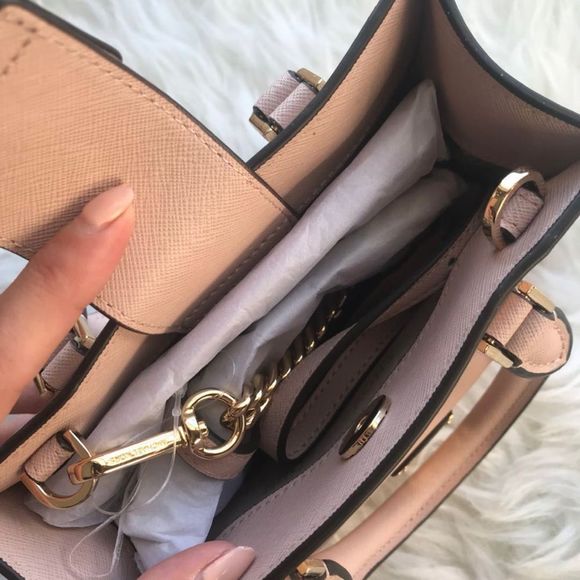 Michael Kors Bridgette Saffiano Leather Messenger - Picture 3 of 6